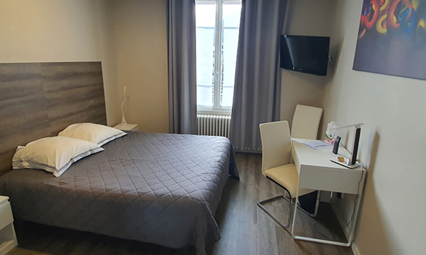 Chambre avec lit double à Luchon