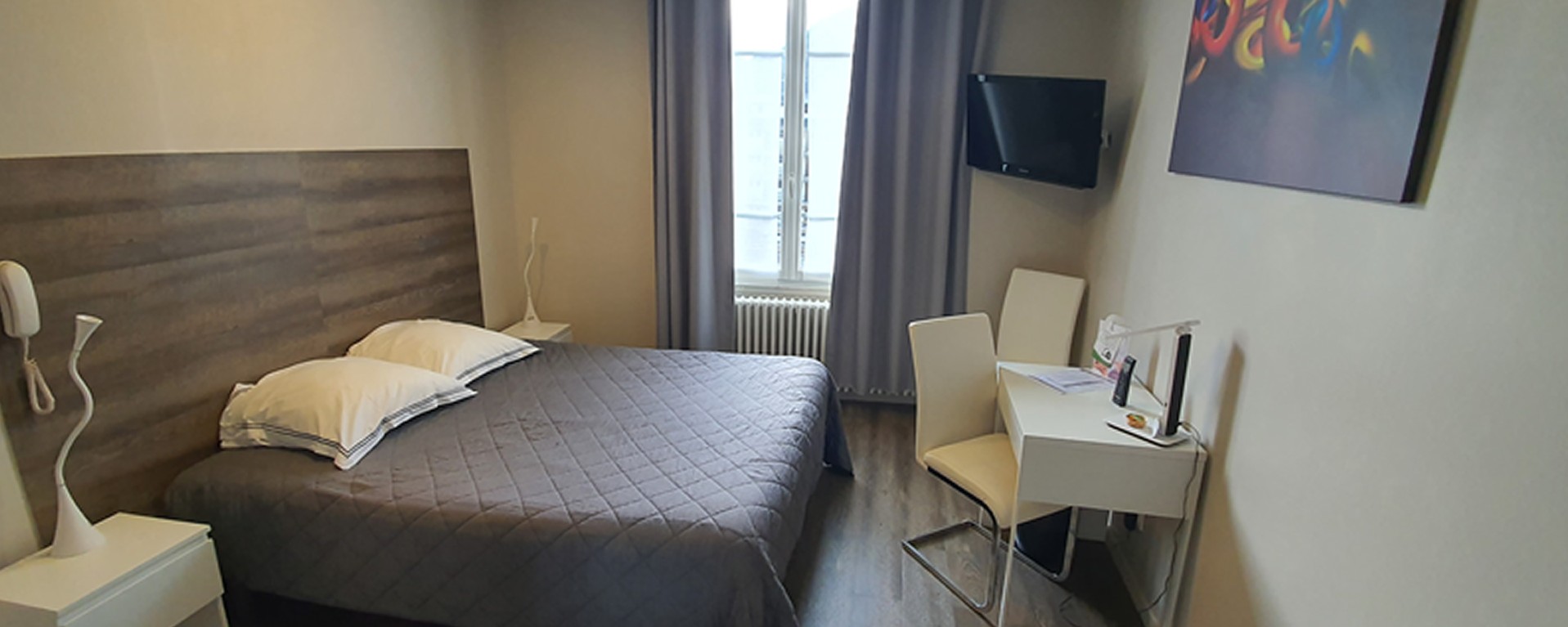 Chambre avec lit double à Luchon