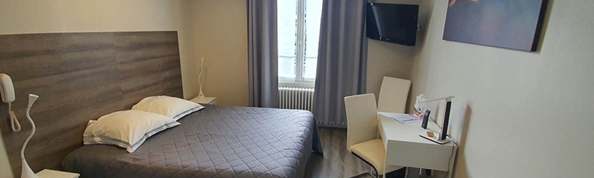 Chambre avec lit double à Luchon